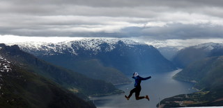 Luftig svev over Hardangerbrua