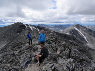 Gutta på toppen av Midtronden