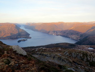 Mot Veafjorden og Vaksdal fra Raudnipa