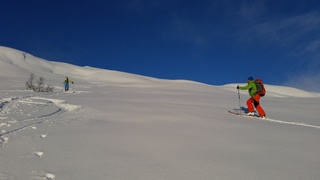 På vei oppover. Nydelige snøforhold.