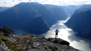 Utsikt fra Kalvsnesnosi inn Nærøyfjorden