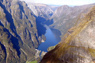 Fra Skerpisnuten ned mot Gudvangen og Nærøyfjorden