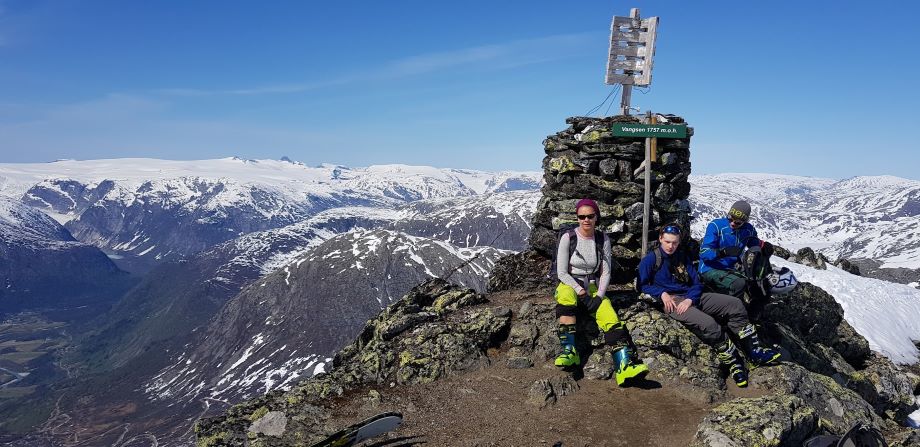Utsikt fra Vangsen mot Jostedalen og Jostedalsbreen