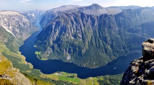 Bakkanosi. Høyt over Bakka og Nærøyfjorden