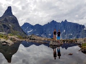På Litlefjellet. Romsdalshornet og Trolltindan bak.